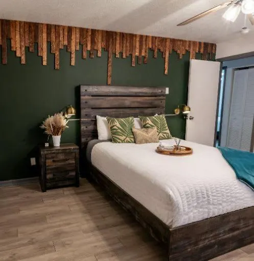 Дом отдыха Upscale Ybor House With Outdoor Living Space Тампа